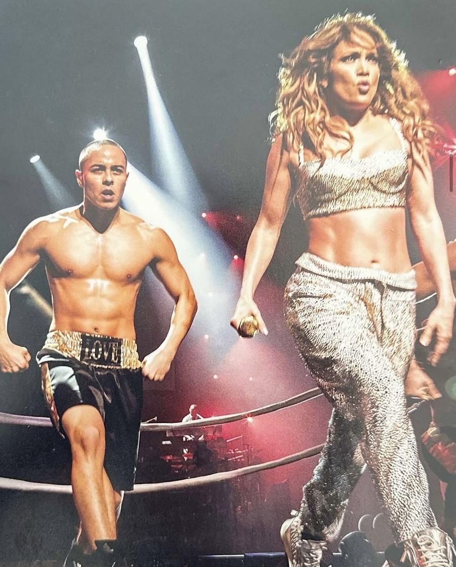 Lake Smits on stage with Jennifer Lopez, Dance Again World Tour
